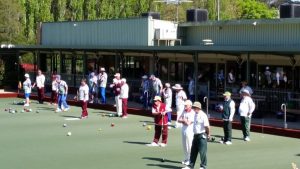 Bowlers meet hot conditions