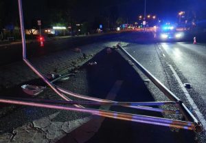 Man collides with light pole in Bayswater