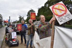 Anti-Maccas protests still continue in Tecoma