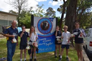 Yarra Valley Rotary Club pack and deliver 1.2 tonnes of local apples to local schools