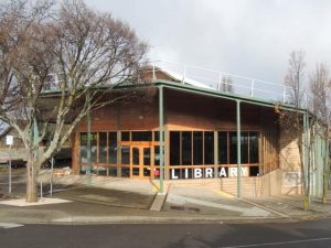 SNIPPETS: Lyrebird quilters at Belgrave Library