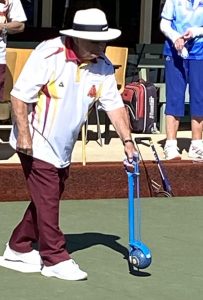 Midweek bowlers compete in warm conditions