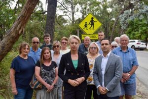 Liberal Party meets locals to discuss road sealing cuts