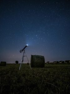 Cosmic Chemistry unveils stellar dance