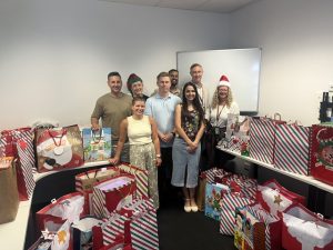 Santa arrives early for kids in Knox