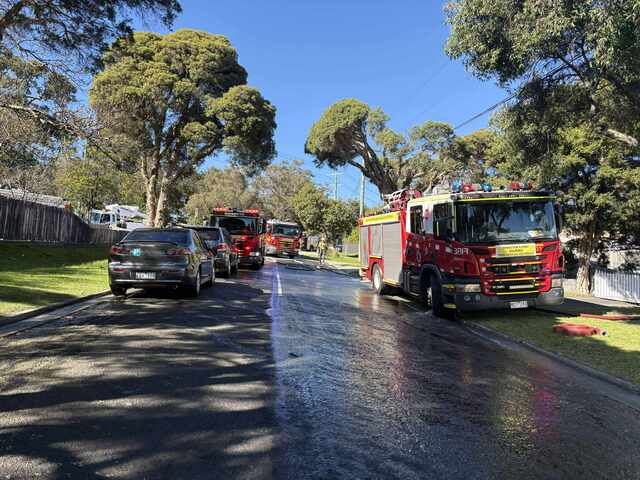 Bayswater CFA assists in Heathmont blaze